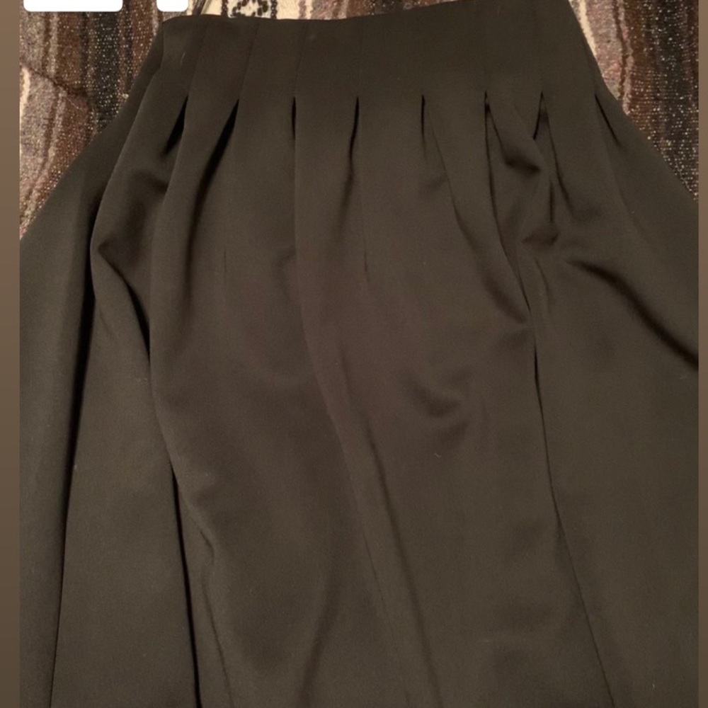 Mid length pleated skirt